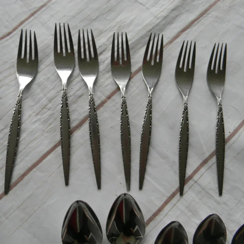 Oneida VENETIA 79 PIECE SET ASSORTED Serving Stainless Flatware Community
